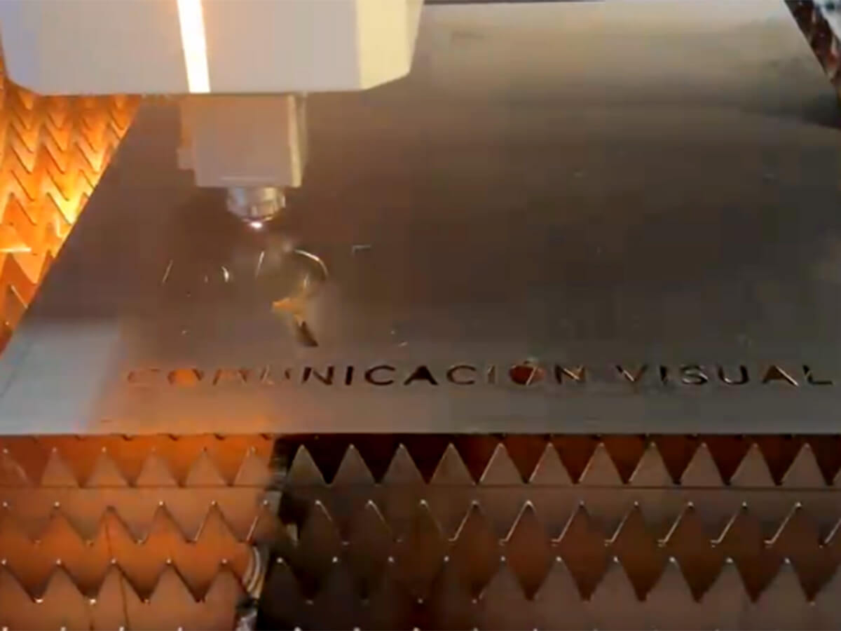 Nueva máquina de corte láser en Brutten