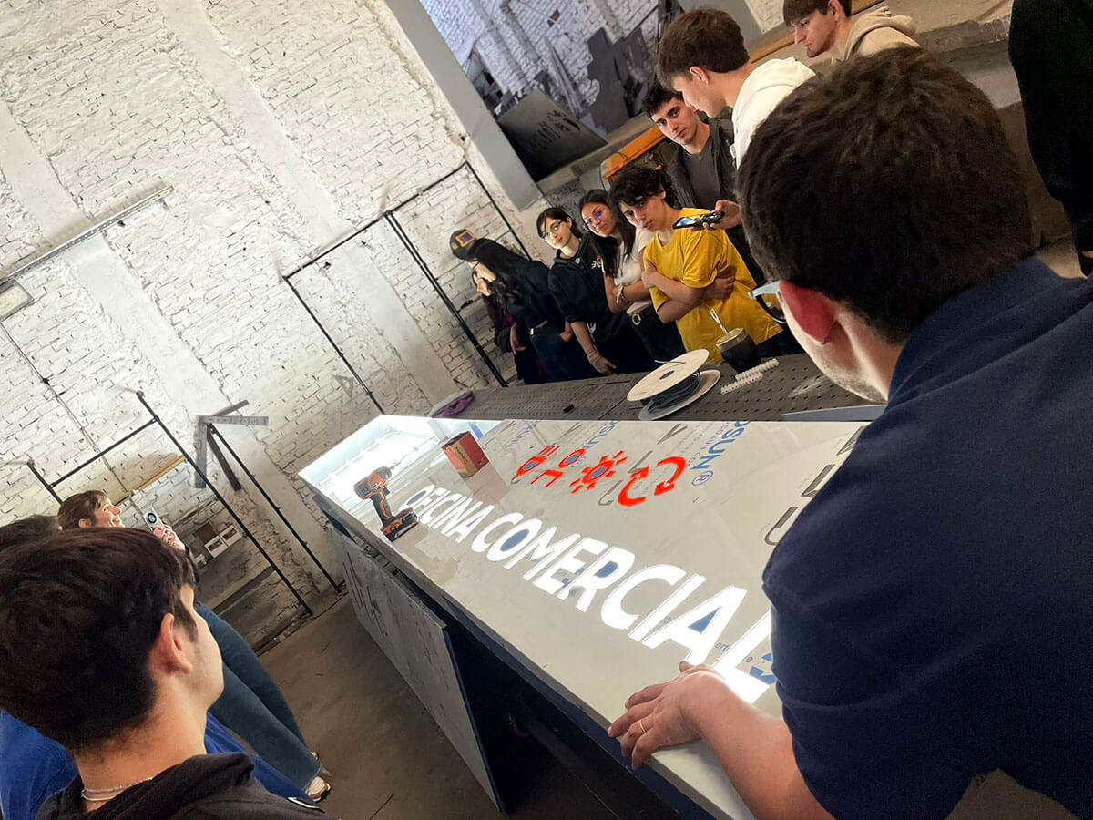 Estudiantes de Comunicación Visual del ITSP visitaron Brutten